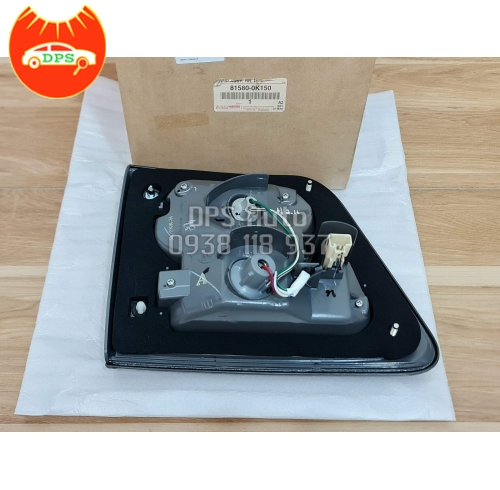 Đèn cốp Toyota Fortuner chính hãng 81580-0K150 (đèn lái sau miếng trong)