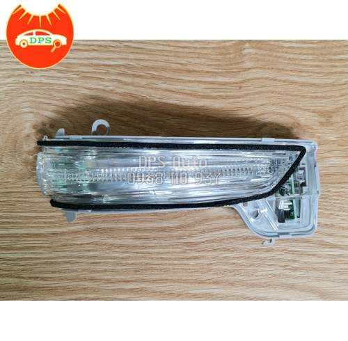 Đèn xi nhan gương Toyota Innova 2018