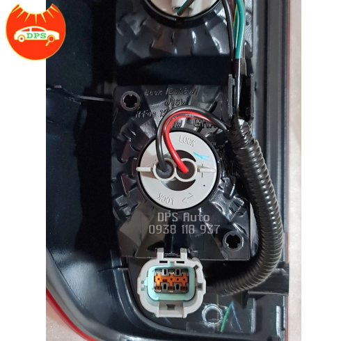 Đèn lái (đèn hậu) Nissan Navara -2014 chính hãng 26550-EB71A 26555-EB71A