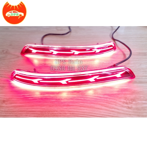 Đèn phản quang cản sau Toyota Innova 2016-2022 có led