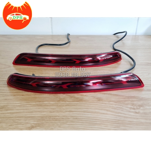 Đèn phản quang cản sau Toyota Innova 2016-2022 có led