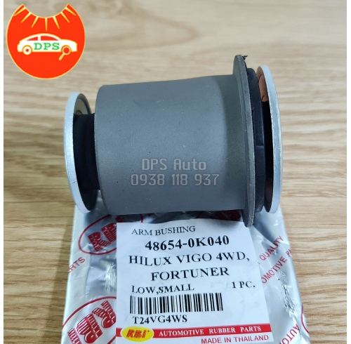 Cao su càng A dưới Toyota Fortuner (cục nhỏ) hiệu RBI T24VG4WS