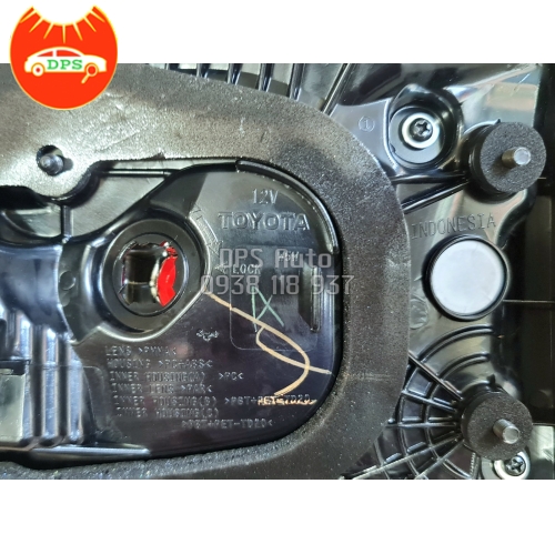 Đèn cốp LH Toyota Innova 2018 chính hãng 815910K050