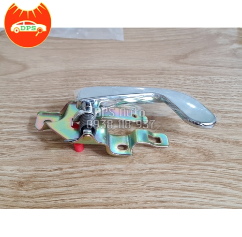 Tay mở cửa trong RH Mitsubishi Jolie
