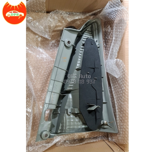 Đèn lái sau LH Toyota Innova 2009-2011 chính hãng 81561-0K120
