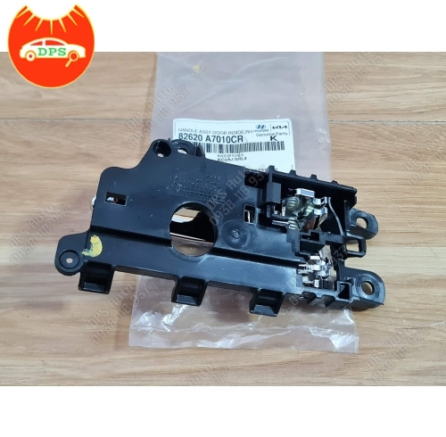 Tay mở cửa sau bên trong Kia Cerato, K3 chính hãng 82620-A7010CR