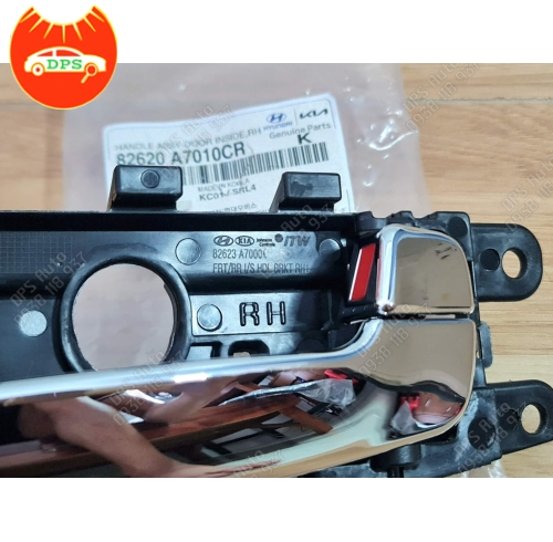 Tay mở cửa sau bên trong Kia Cerato, K3 chính hãng 82620-A7010CR