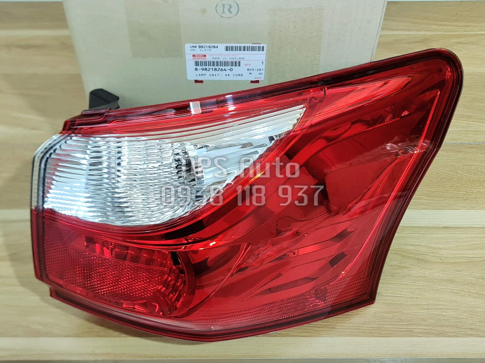 Đèn lái miếng ngoài (đèn hậu)RH Isuzu MuX chính hãng 8982182640
