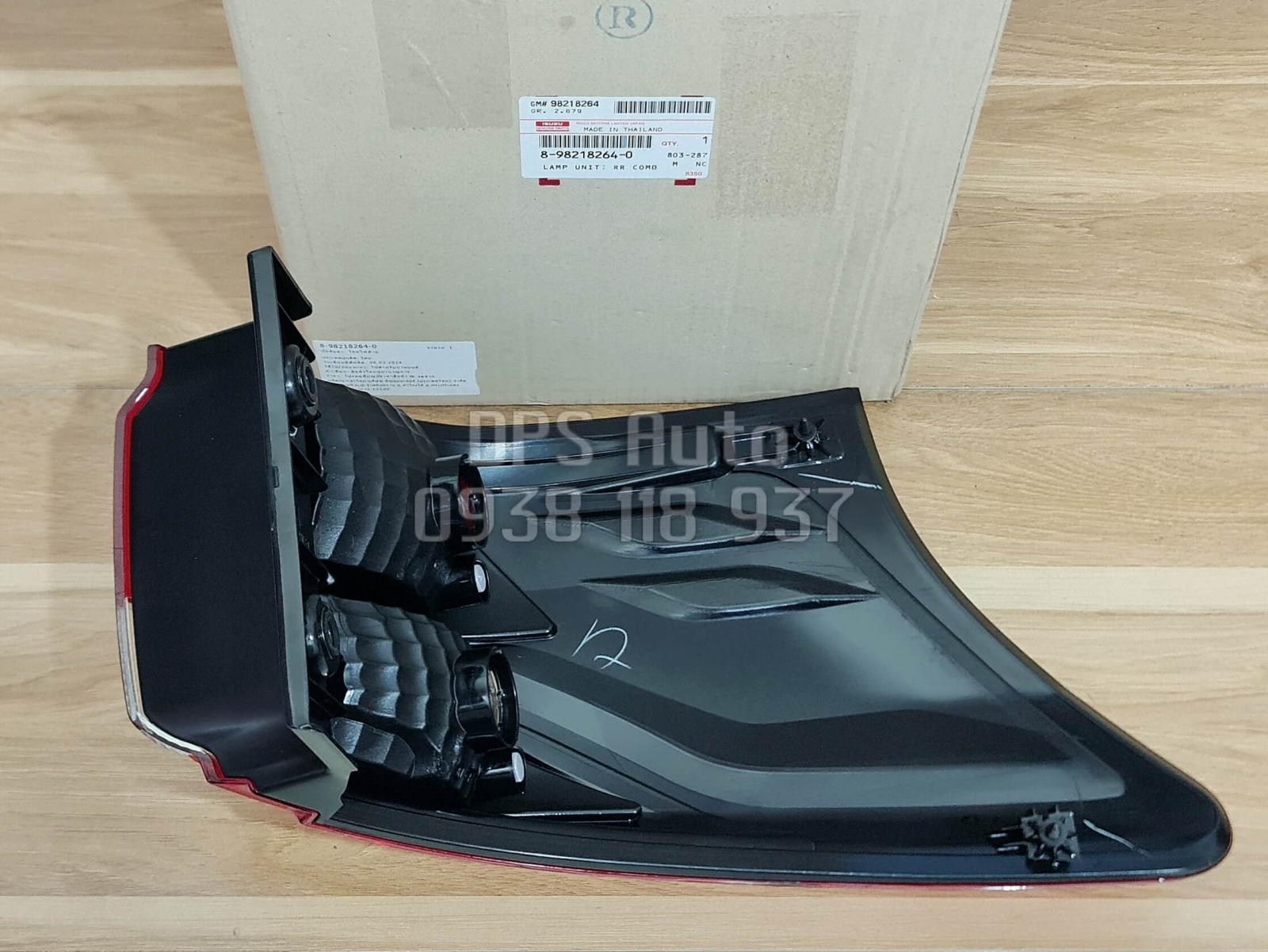 Đèn lái miếng ngoài (đèn hậu)RH Isuzu MuX chính hãng 8982182640