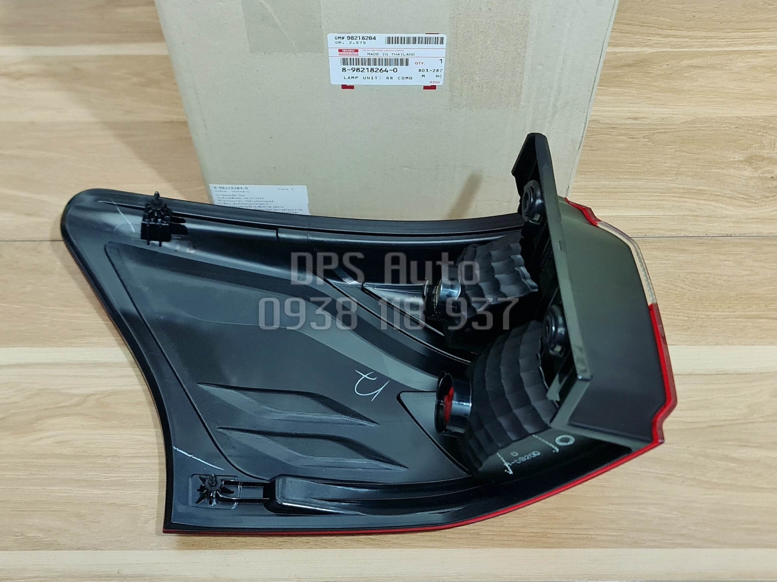 Đèn lái miếng ngoài (đèn hậu)RH Isuzu MuX chính hãng 8982182640