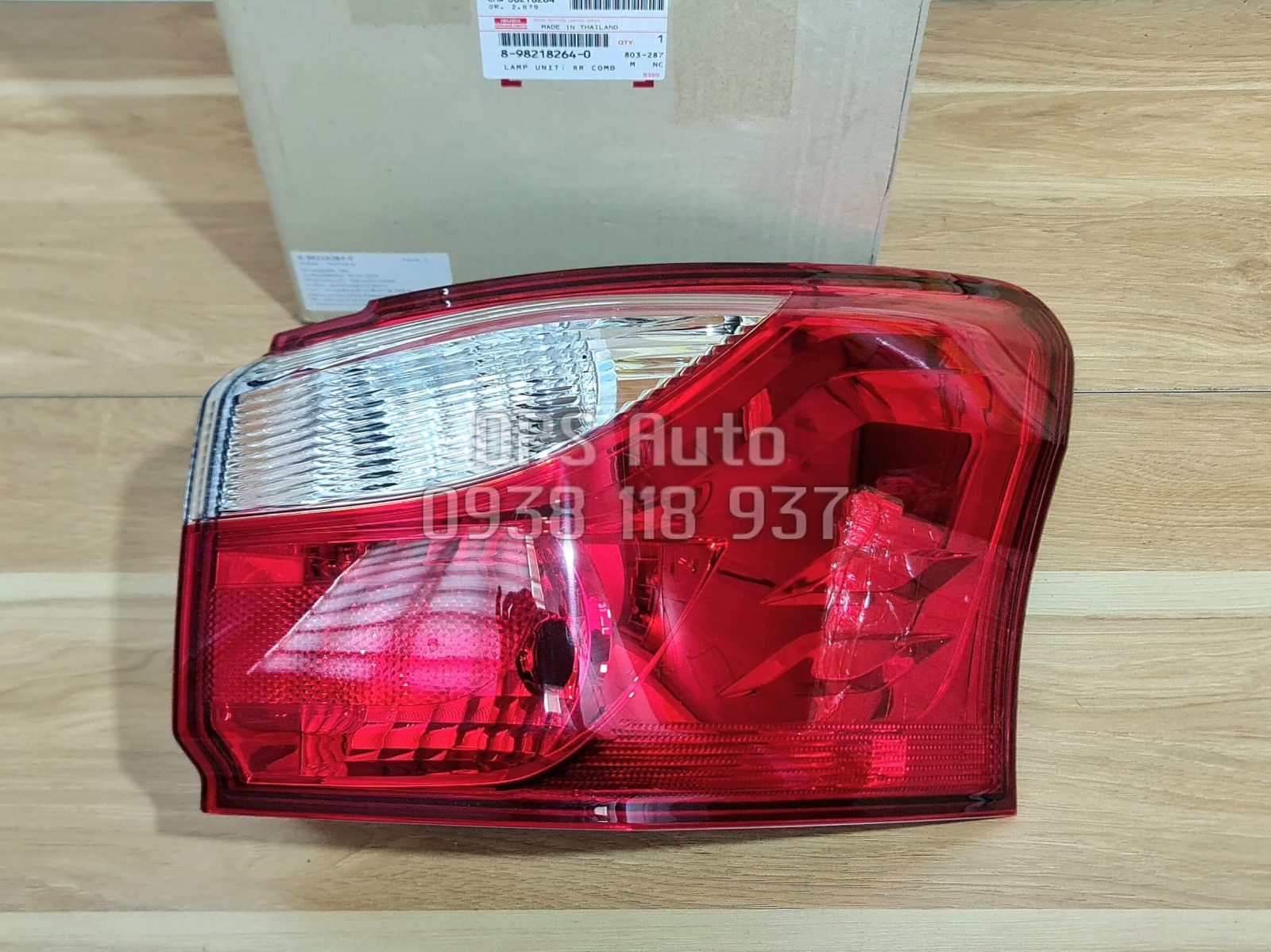 Đèn lái miếng ngoài (đèn hậu)RH Isuzu MuX chính hãng 8982182640